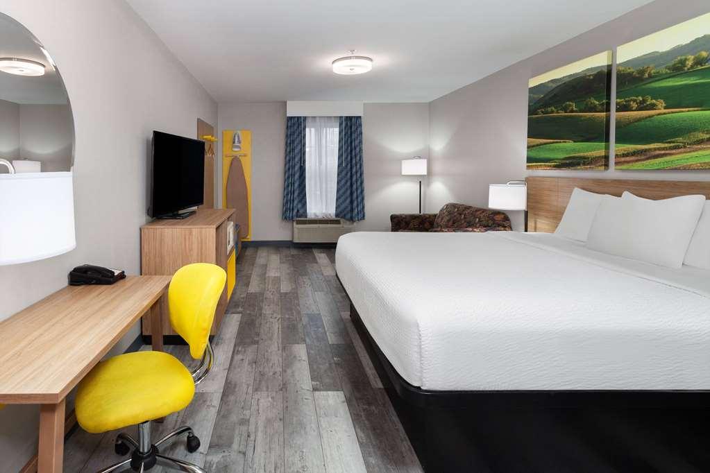 Days Inn & Suites By Wyndham Sellersburg Quarto foto