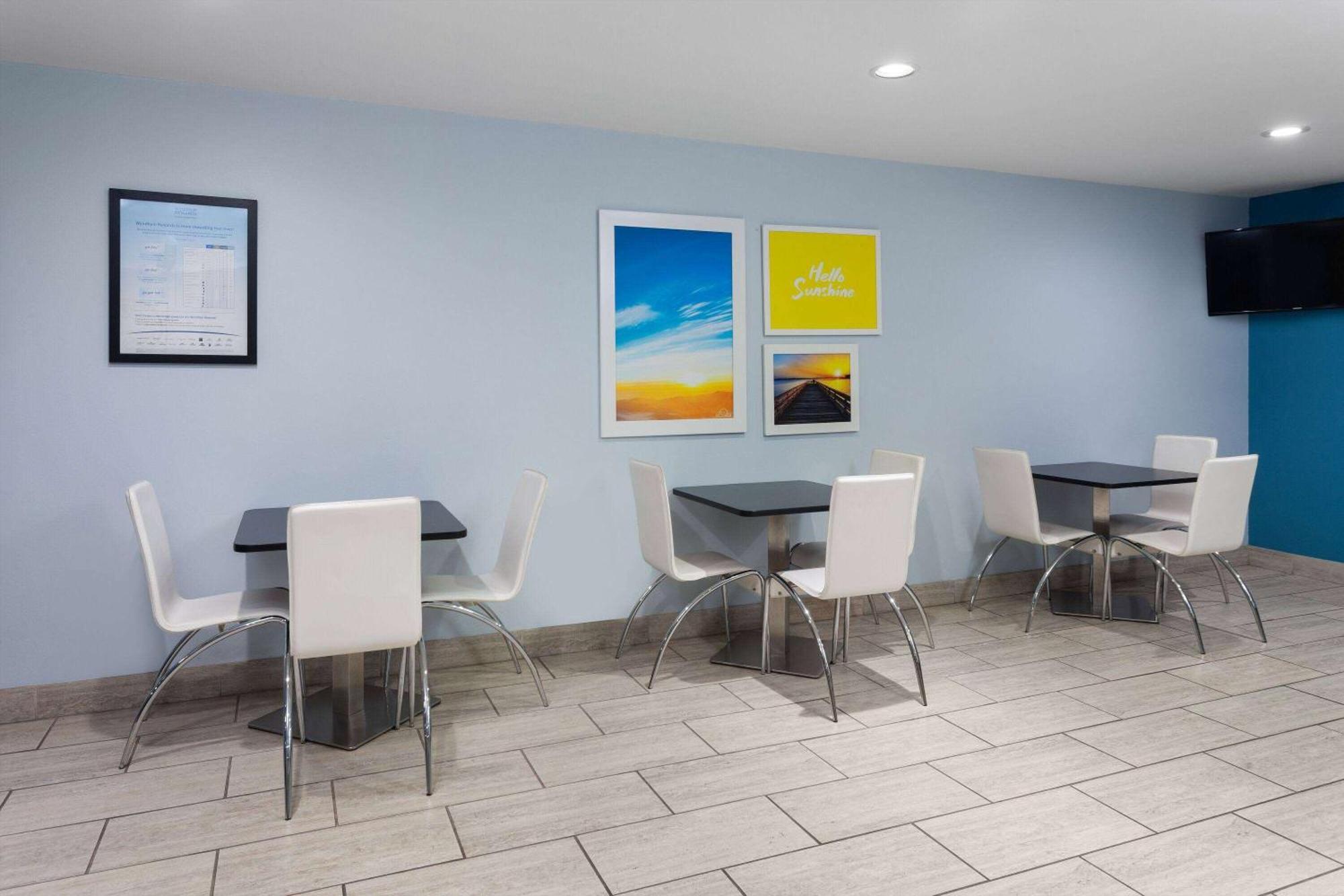 Days Inn & Suites By Wyndham Sellersburg Exterior foto